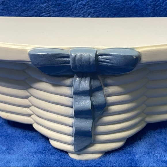 VINTAGE 1987 Burwood Product of White Shelf looking like Whicker with Blue Bow. - Picture 2 of 9